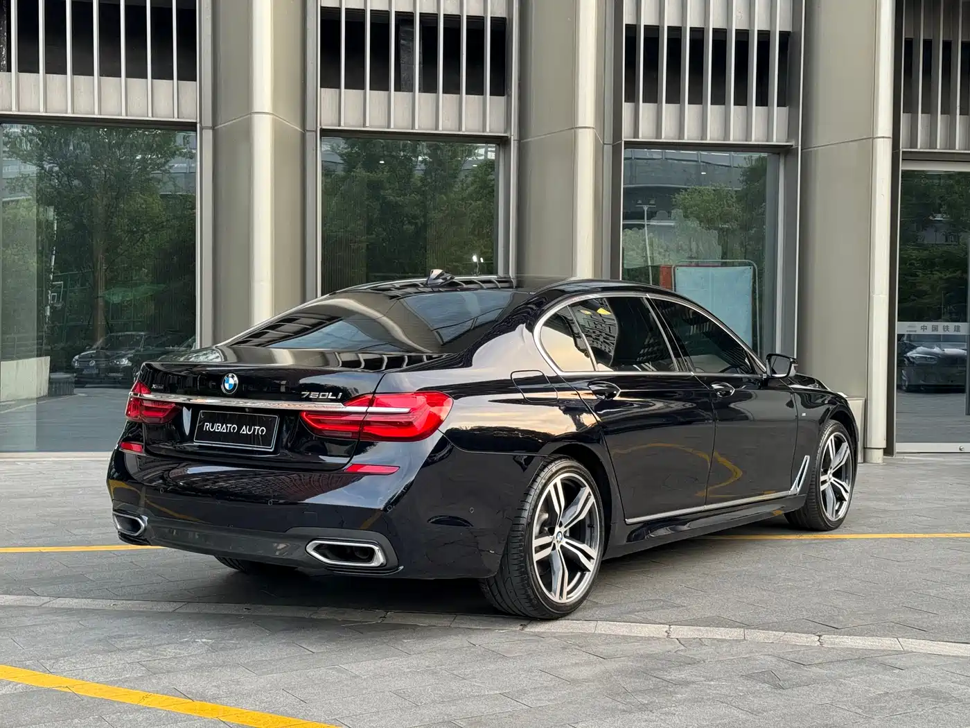 BMW 7 Series 2018 750Li xDrive M Sport Package фото 3
