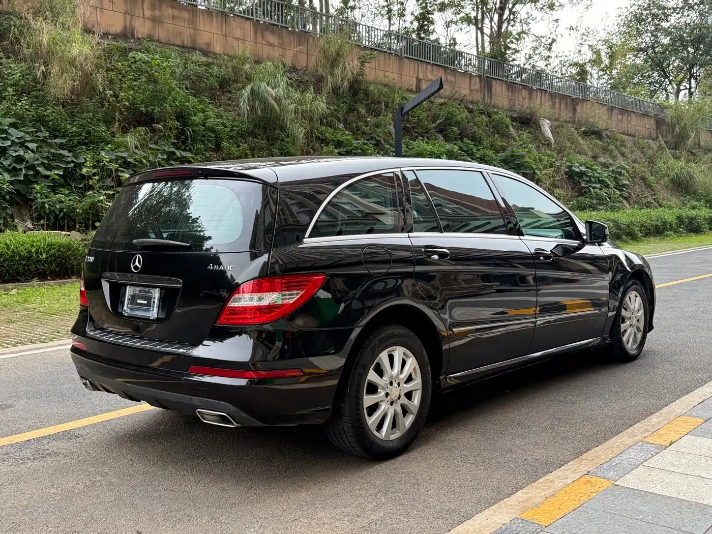 Mercedes-Benz R-Class 2015 R 320 4MATIC Luxury фото 6