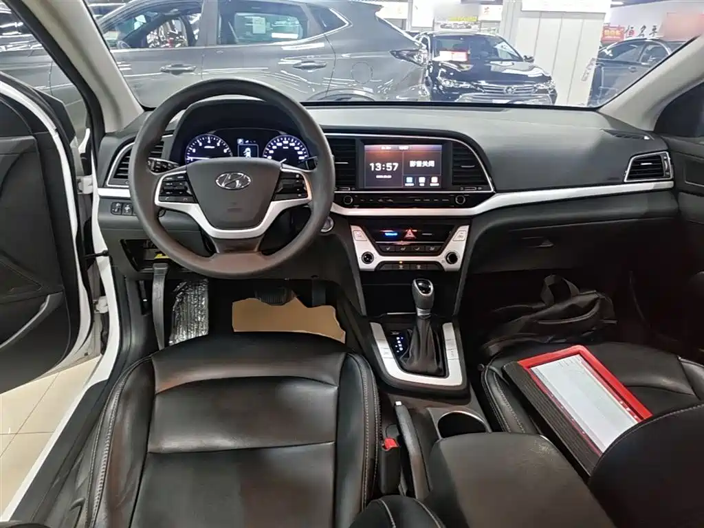 Hyundai Elantra 2016 Model 1.6L Automatic Smart Elite фото 10