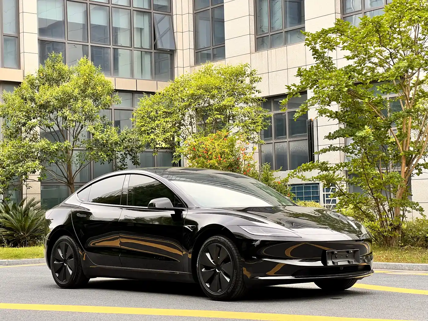 TESLA MODEL 3