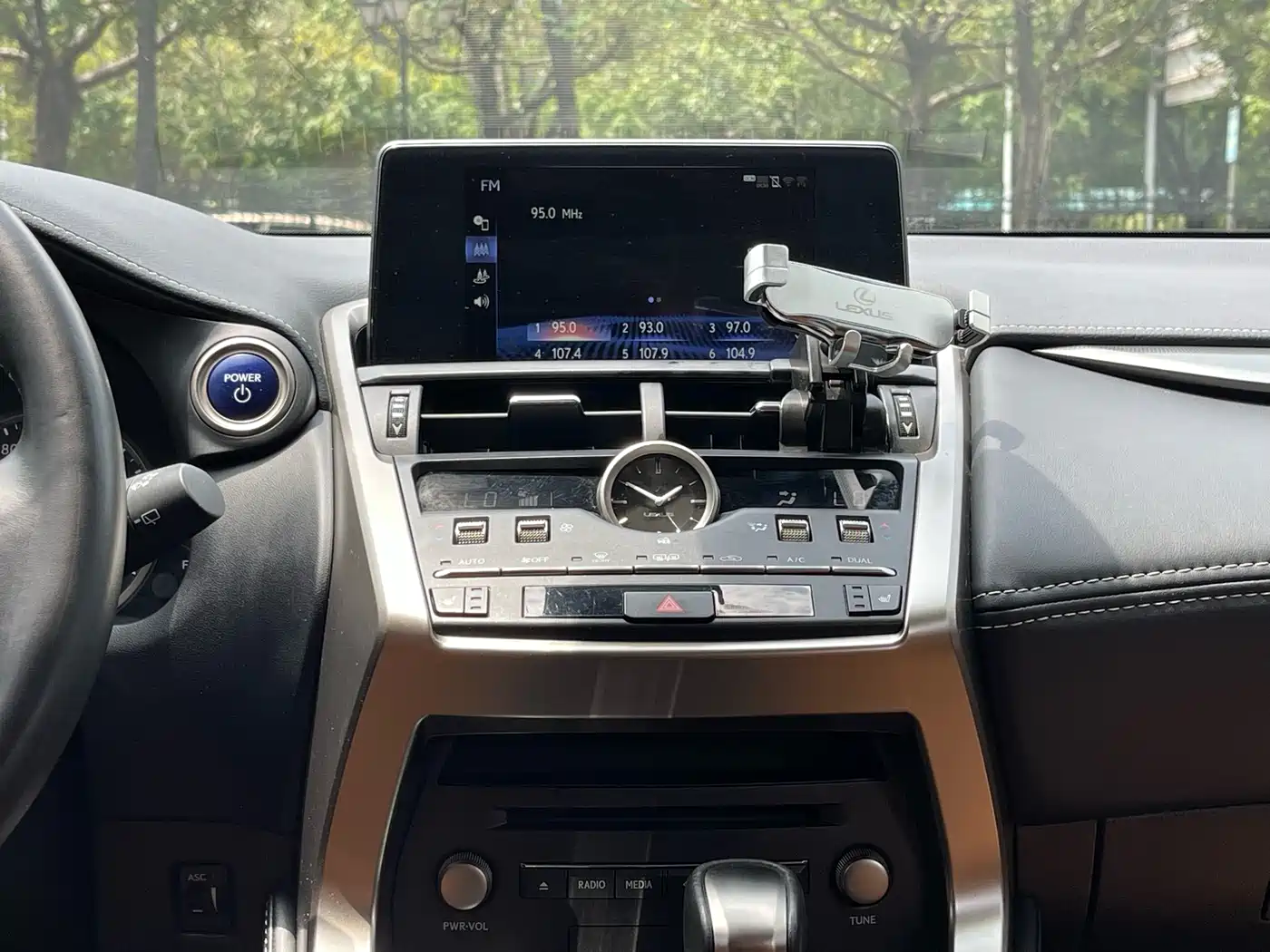 Lexus NX 2020 300h FWD F Sport China VI фото 18