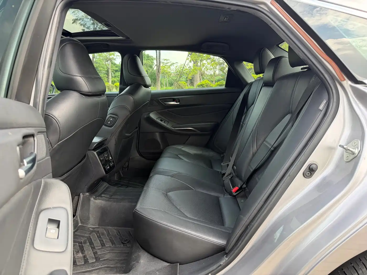 Toyota Avalon 2022 2.0L XLE Premium фото 11