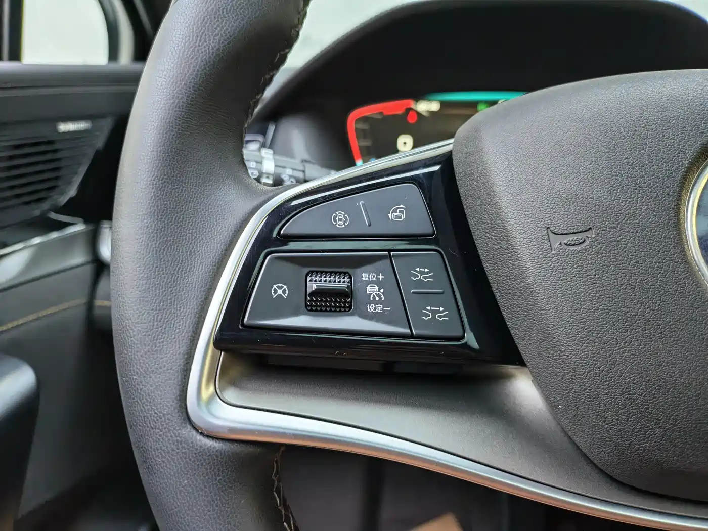 BYD Tang New Energy 2023 Model DM-i Champion Edition 112KM Premium фото 19