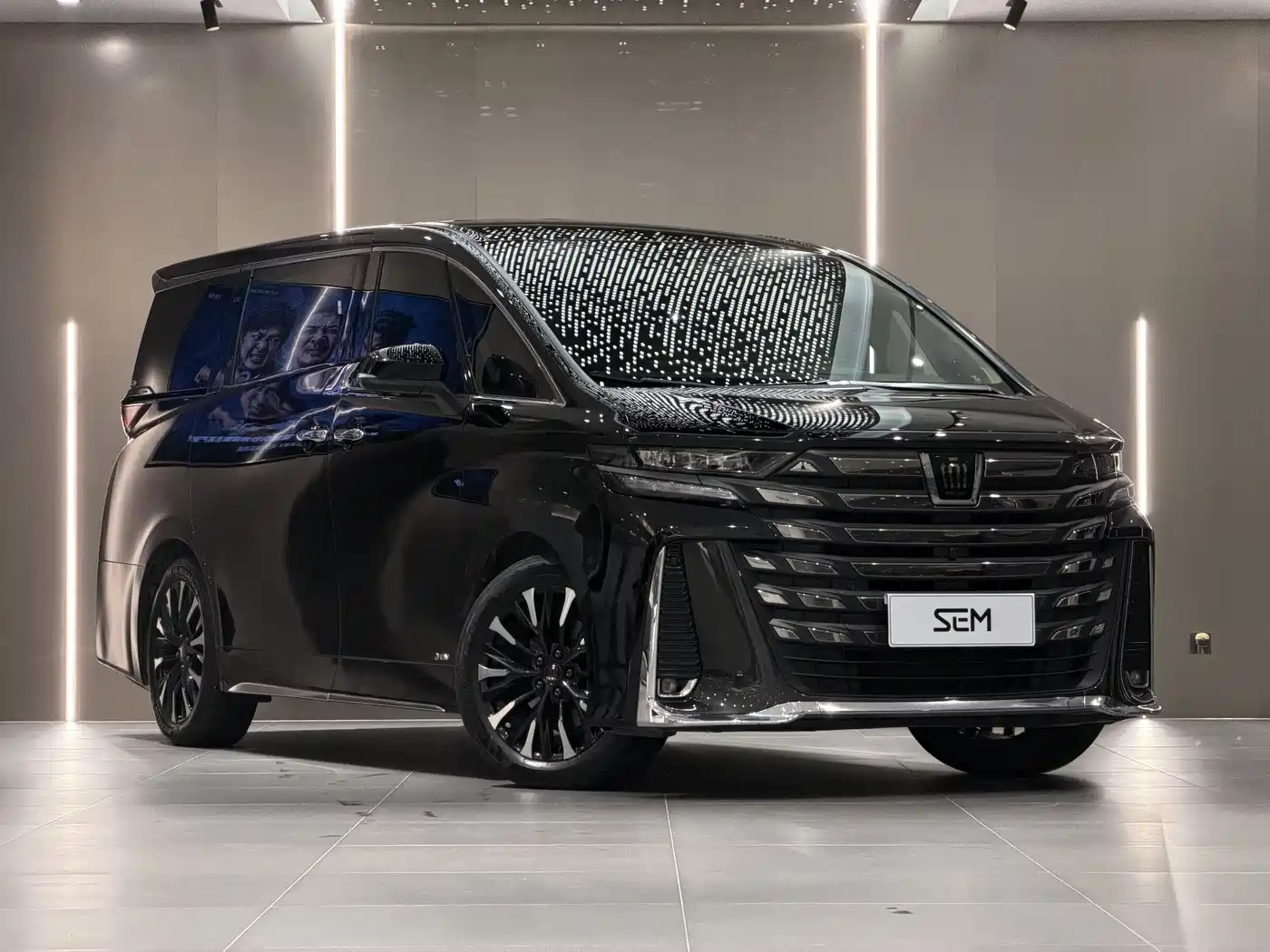 Toyota Vellfire 2024 Crown Hybrid 2.5L Executive Premium Edition фото 3