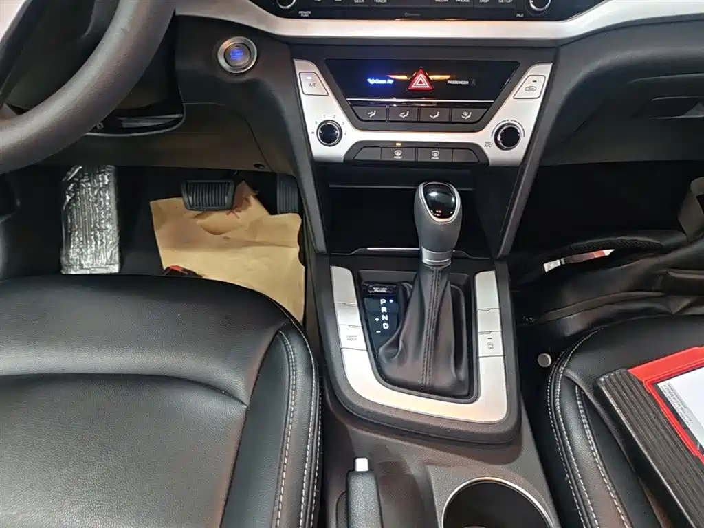 Hyundai Elantra 2016 Model 1.6L Automatic Smart Elite фото 14
