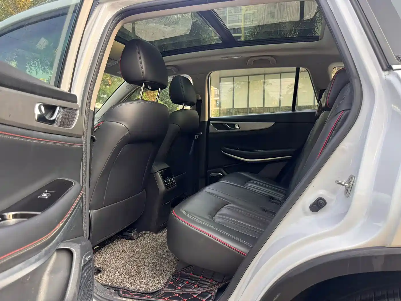 Photo 7 - Changan CS75