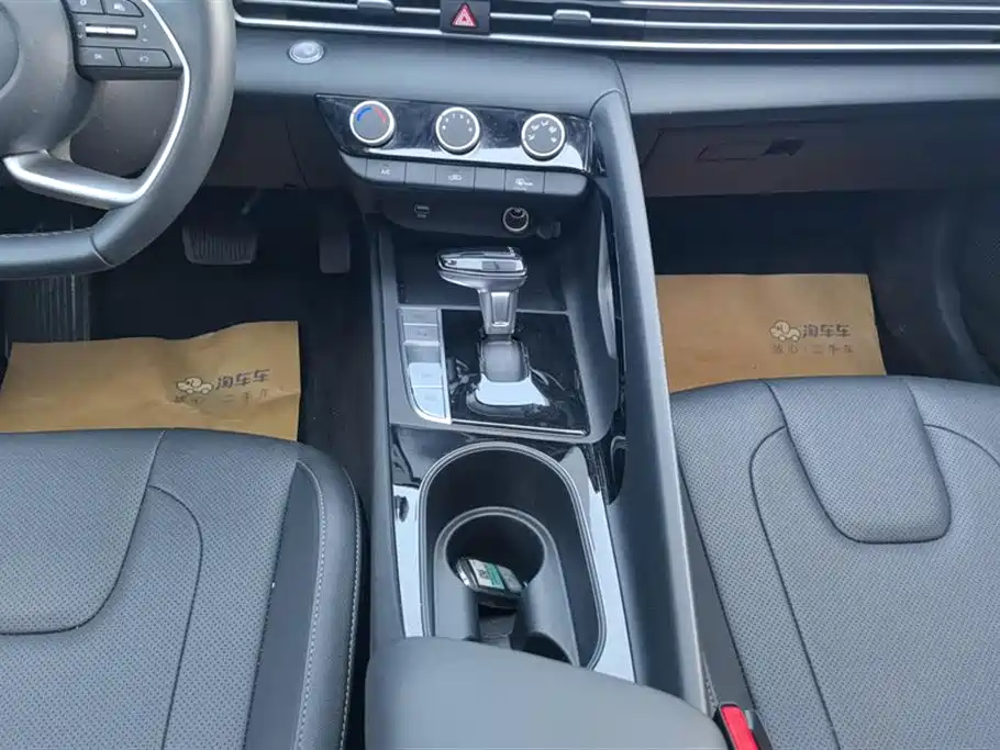 Hyundai Elantra 2023 1.5L CVT GLX Elite Edition фото 16