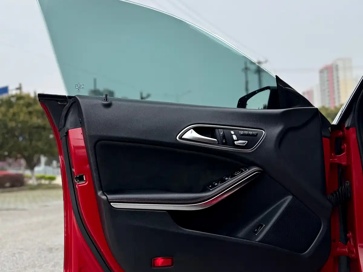 Mercedes-Benz CLA (Import) 2019 CLA 220 4MATIC фото 12