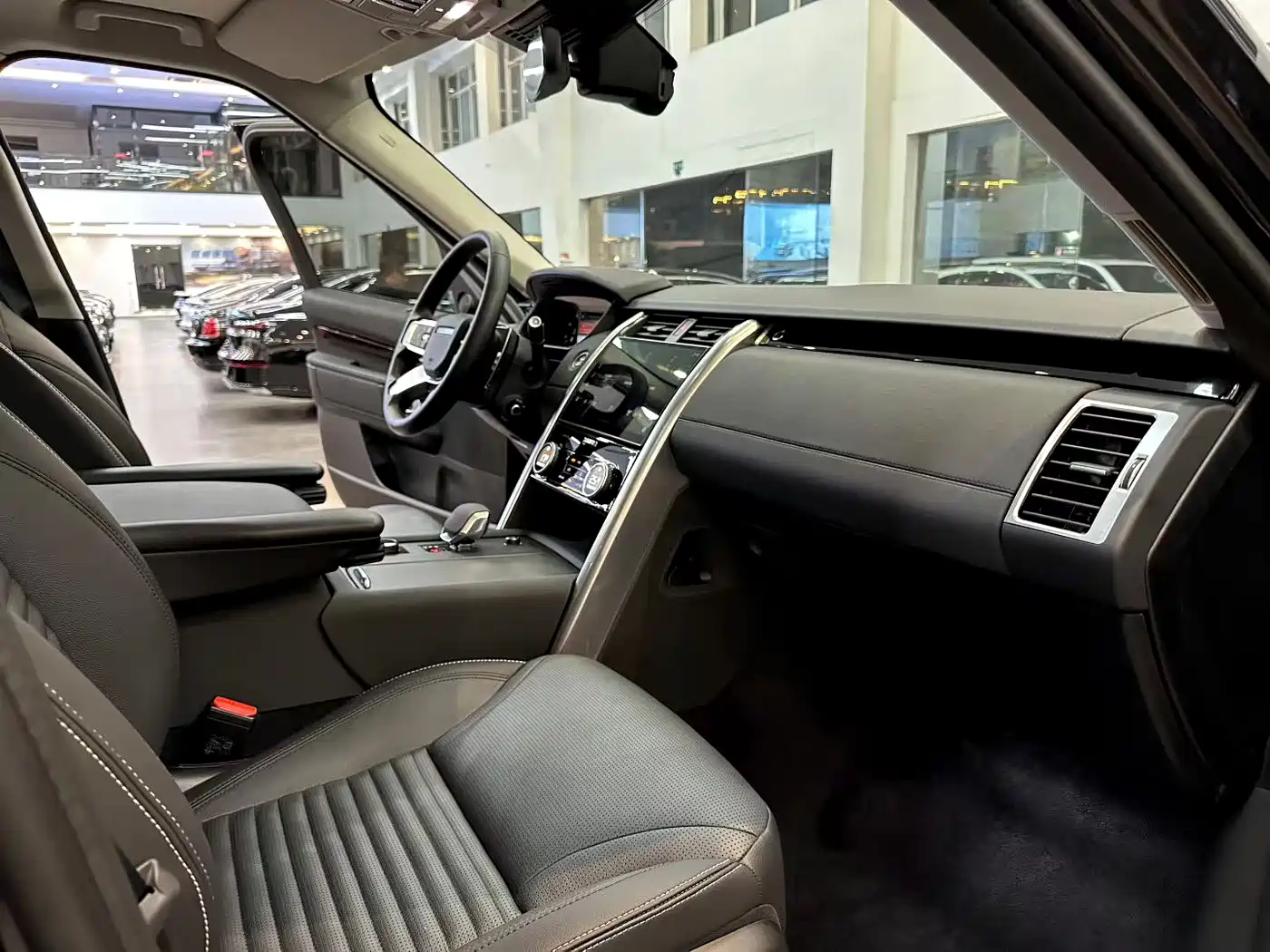 Land Rover Discovery 2023 360PS R-Dynamic S фото 9