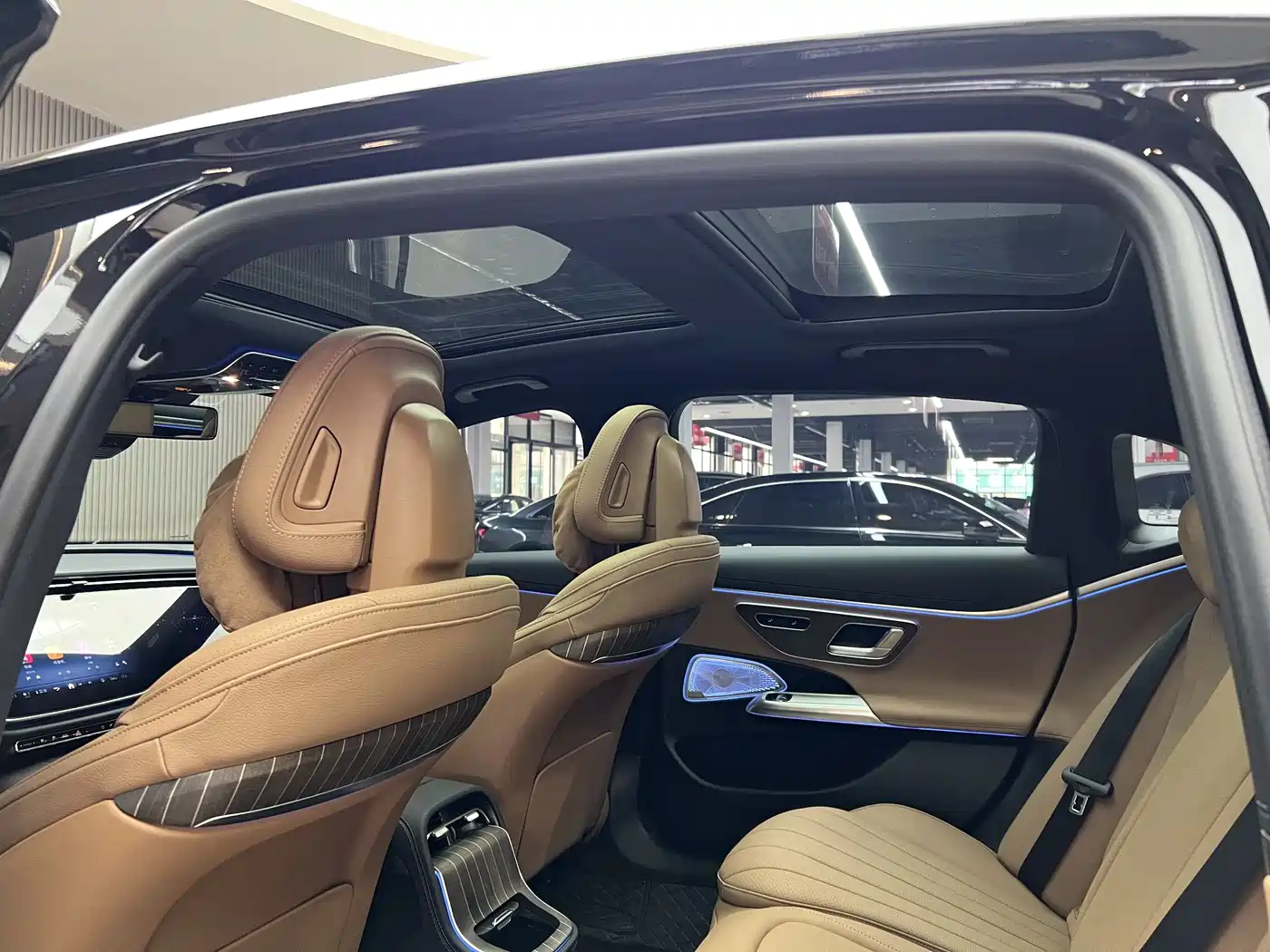 Mercedes-Benz E-Class New Energy 2024 E 350 e L Plug-in Hybrid Sedan фото 8
