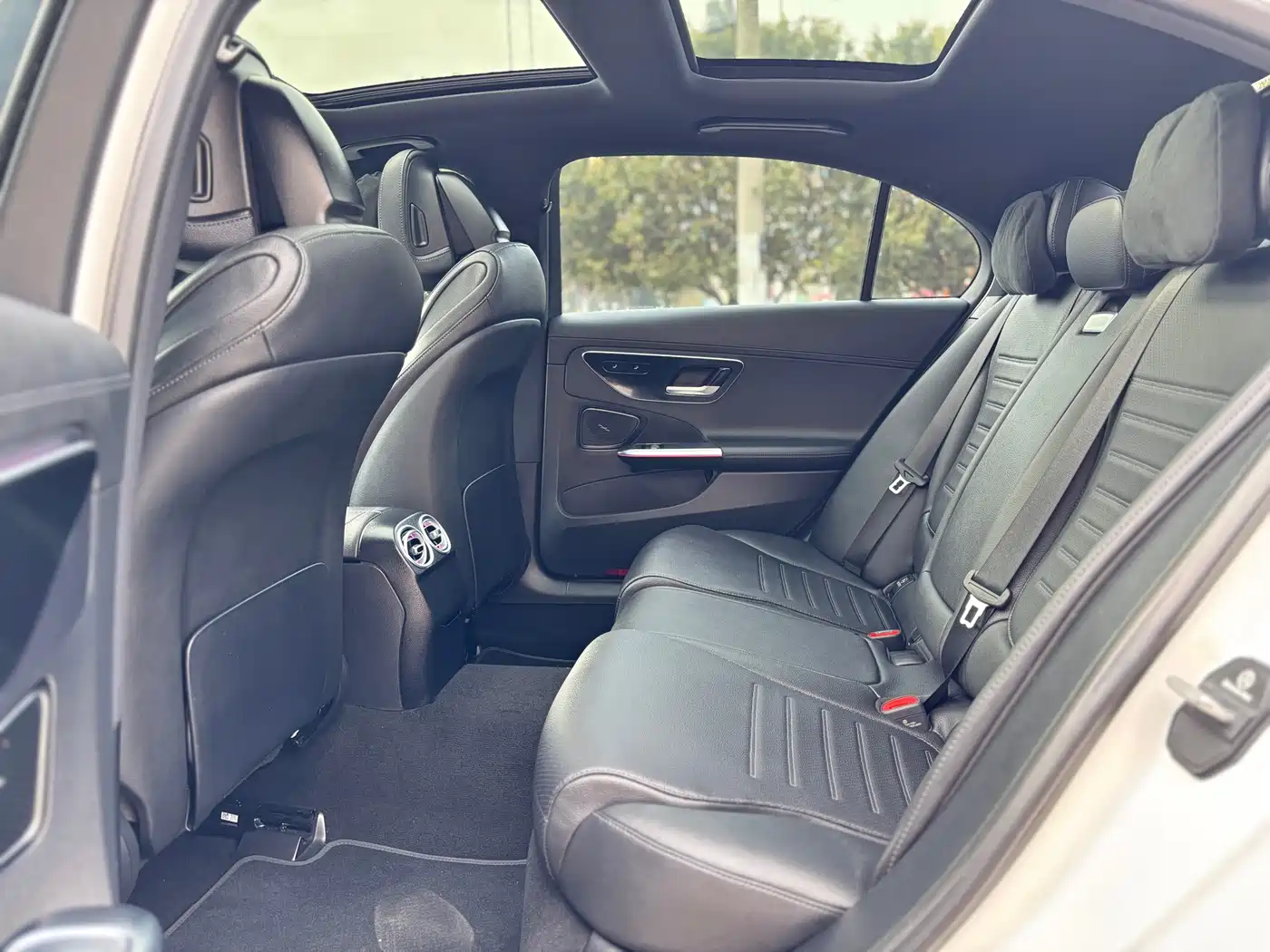 Mercedes-Benz C-Class New Energy 2024 C 350 eL фото 12