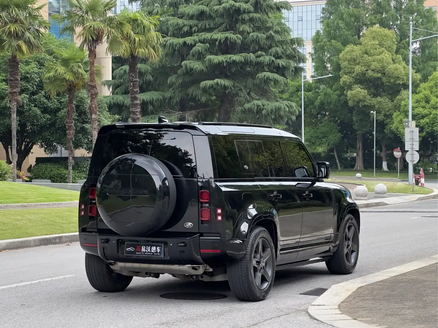 Land Rover Defender 2024 110 3.0T P400 X-DYNAMIC HSE фото 8
