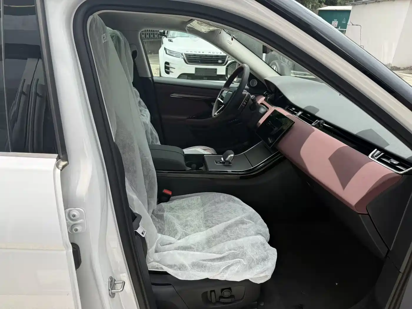 Land Rover Range Rover Evoque 2026 Range Rover Evoque L SE фото 2