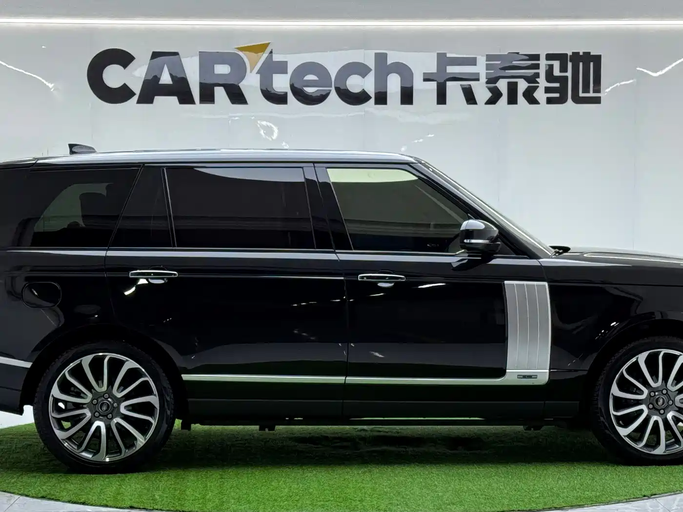 Land Rover Range Rover 2022 3.0 L6 400PS Prestige Genesis Extended Edition фото 2