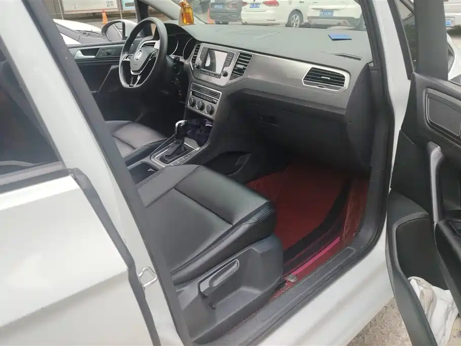 Volkswagen Golf Sportsvan 2016 1.6L Automatic Comfort фото 8