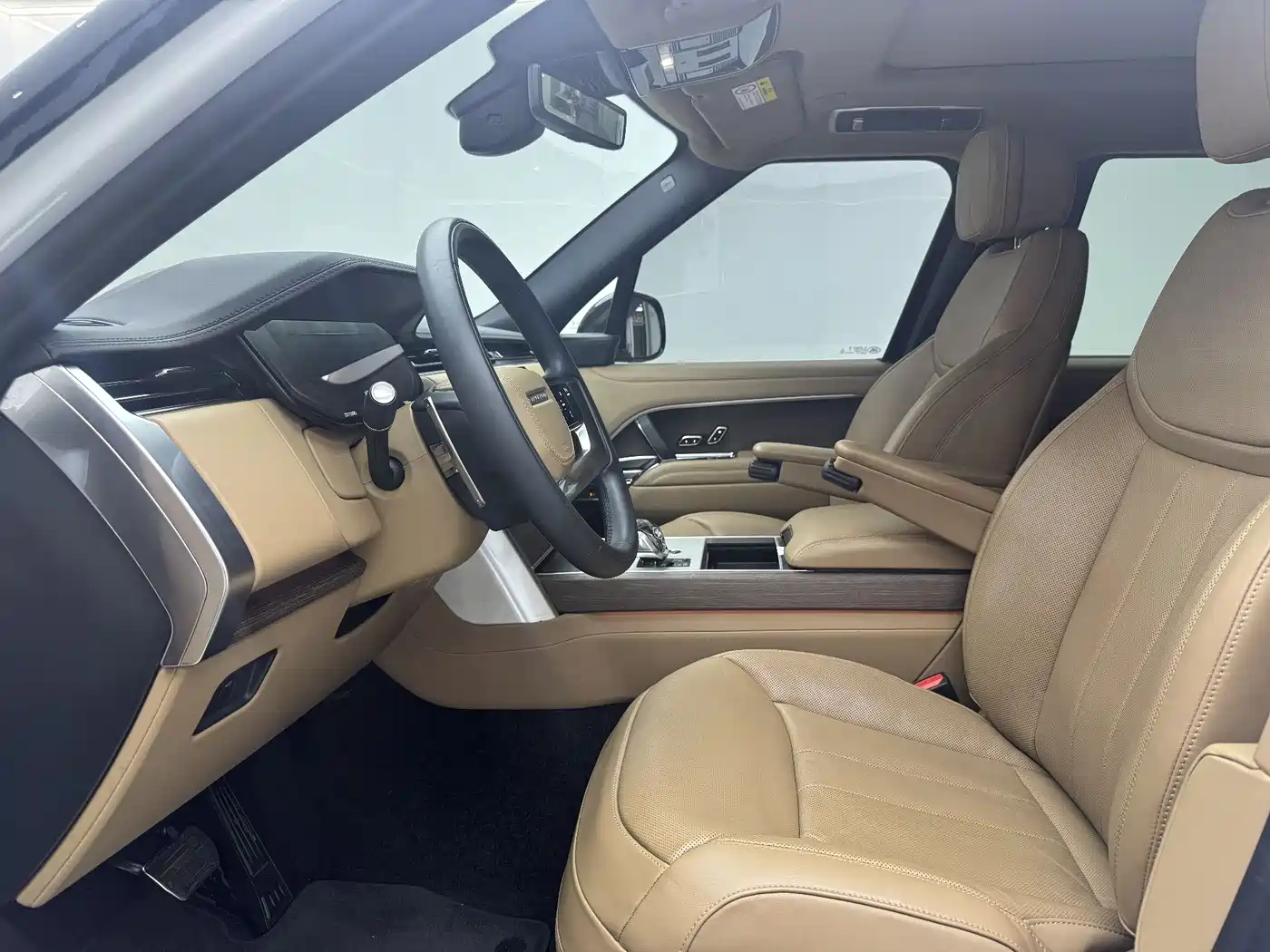 Land Rover Range Rover 2024 3.0 L6 400PS Golden Age Extended 7-Seater фото 8