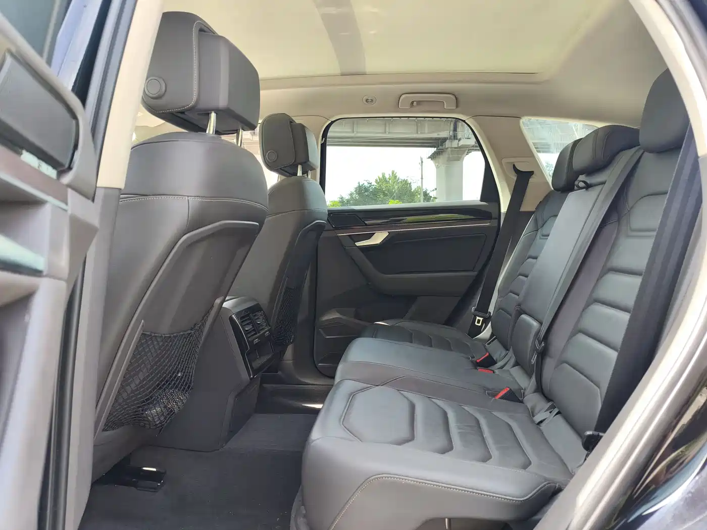 Volkswagen Touareg 2019 2.0TSI Sharp Wing Edition China VI фото 10