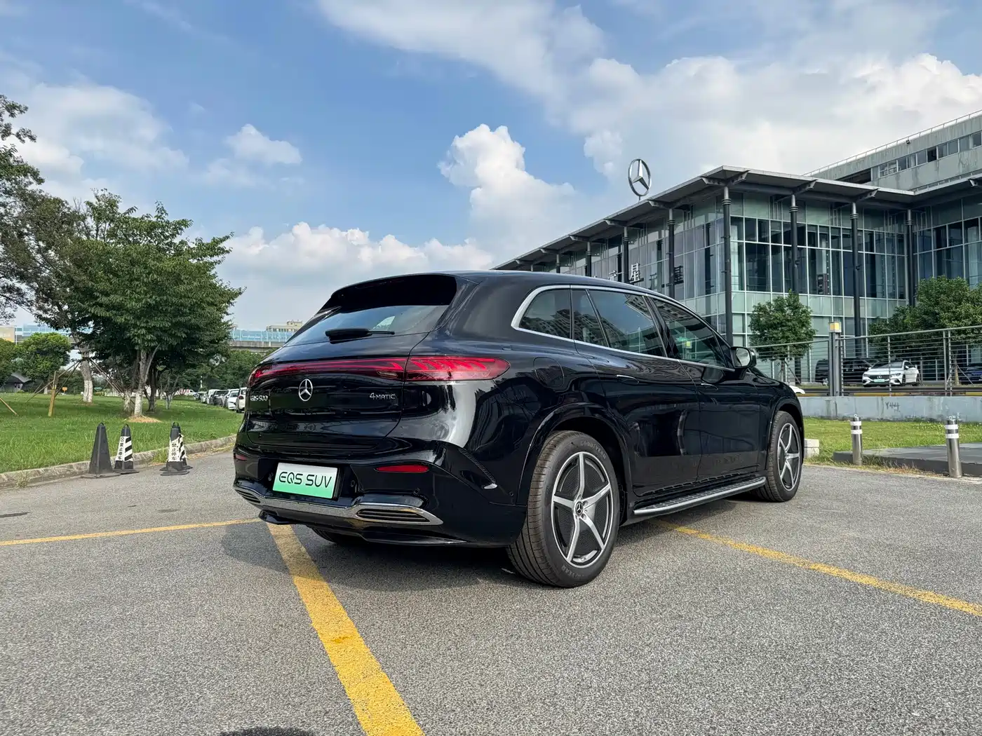 Mercedes-Benz EQS SUV 2026 2025 Model 500 4MATIC