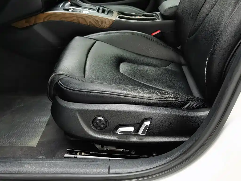 Photo 20 - Audi A4L