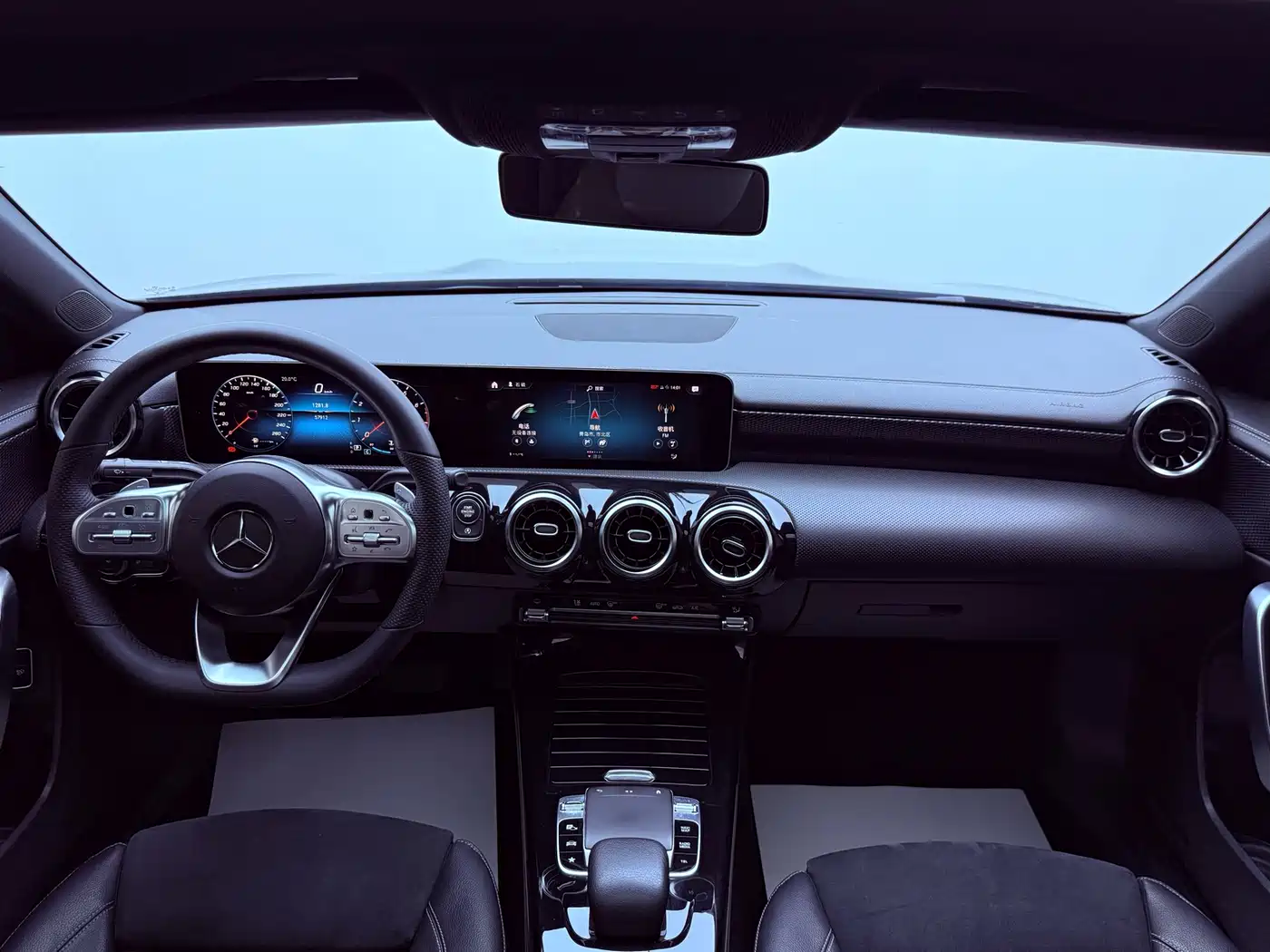 Mercedes-Benz A-Class 2019 Facelift A 200 L Sports Sedan фото 20