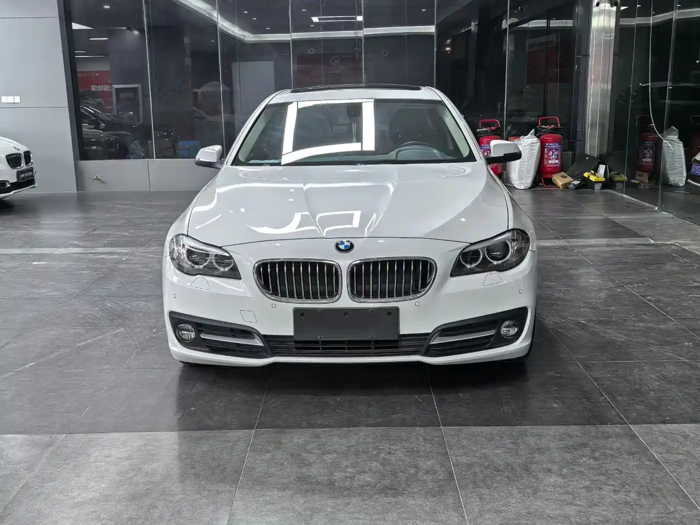 BMW 5 Series 2017 525Li Leading Edition фото 2