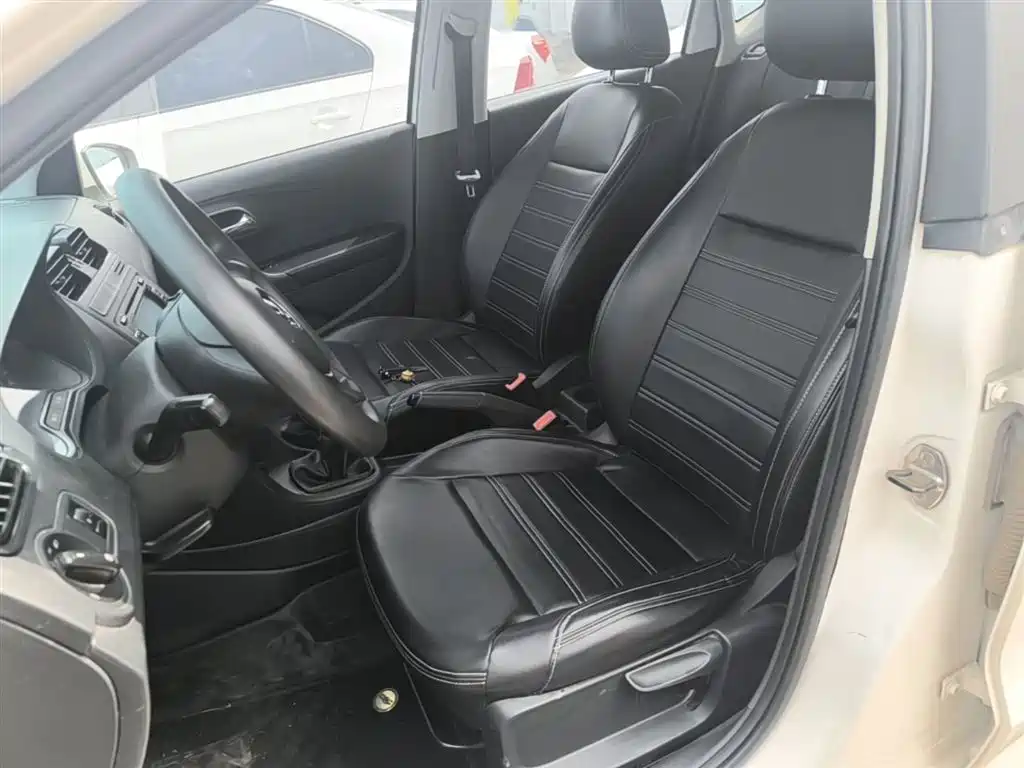 Volkswagen Polo 2016 1.4L Manual Trend фото 15