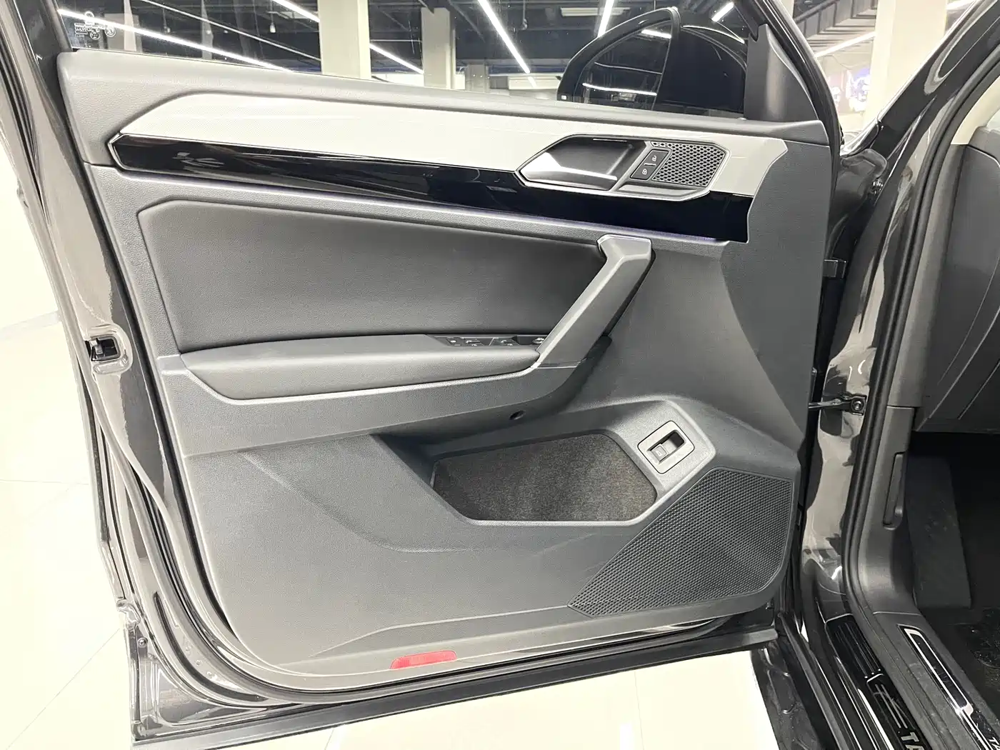 Volkswagen Tayron 2022 280TSI 2WD Luxury Smart Connect Edition фото 8