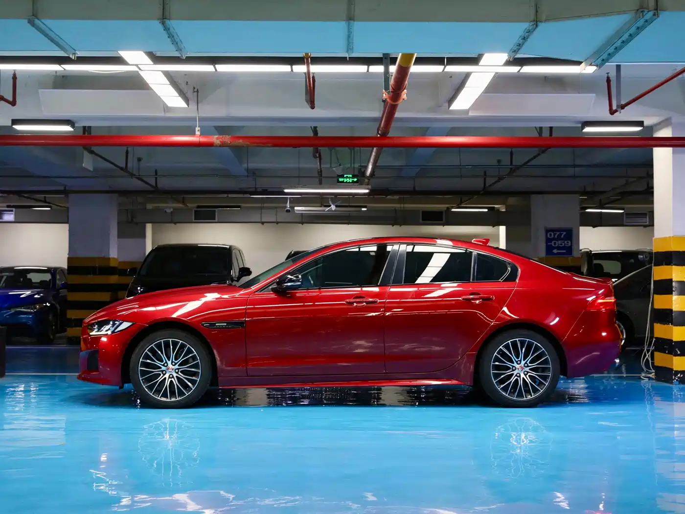 Jaguar XE 2019 2.0T 300PS AWD Landmark Edition фото 2