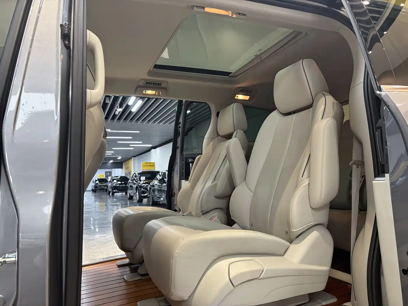 Buick GL8 2020 Land Business Class 652T Premium фото 12