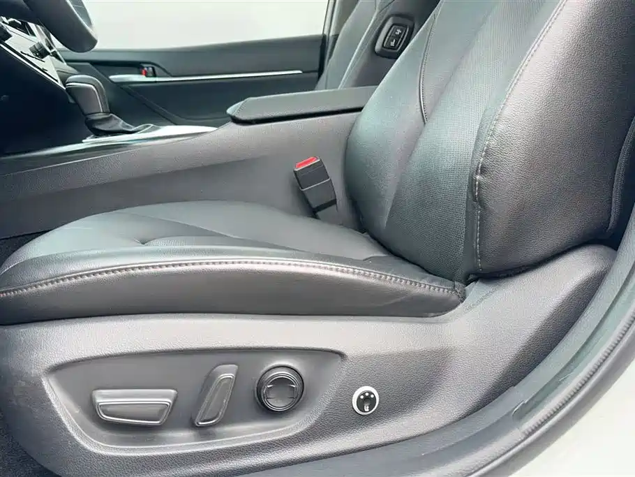 Toyota Camry 2021 2.0G Luxury Edition фото 17