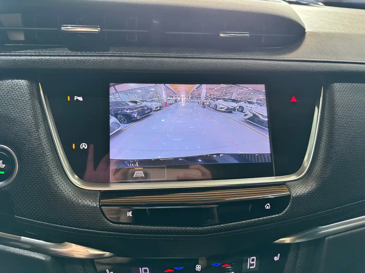 Cadillac XT5 2022 2.0T 2WD Luxury фото 7