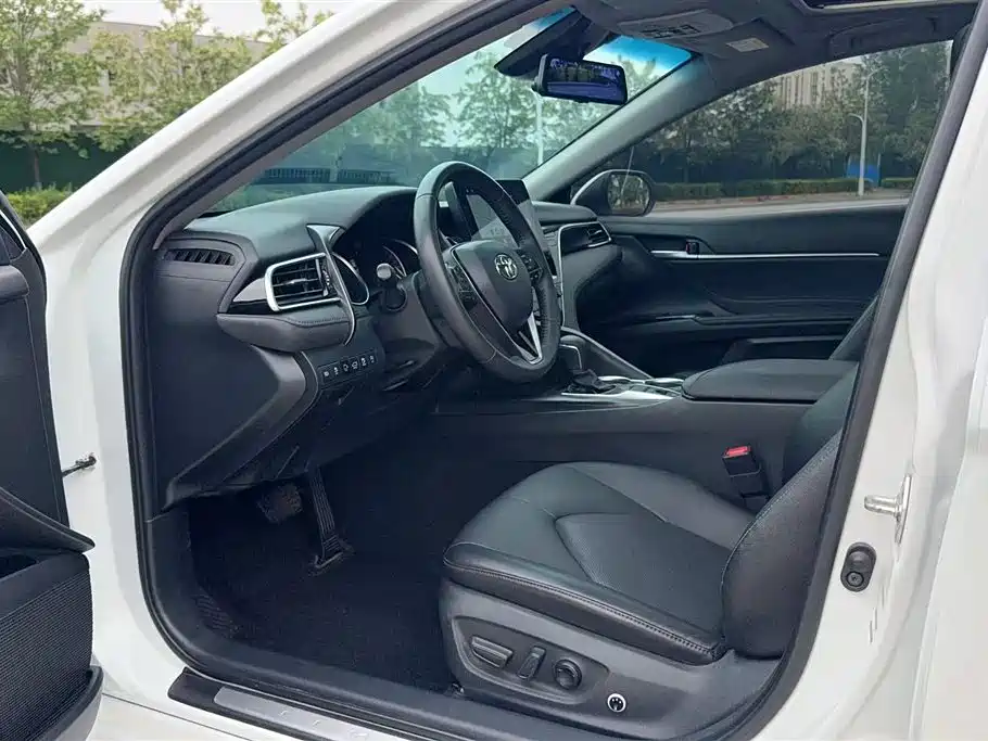 Toyota Camry 2021 2.0G Luxury Edition фото 19