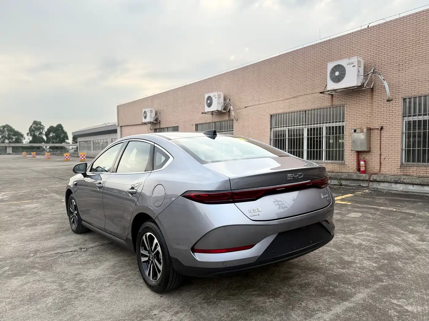 BYD Qin PLUS 2025 DM-i Smart Drive Edition 120KM Surpassing Type фото 6