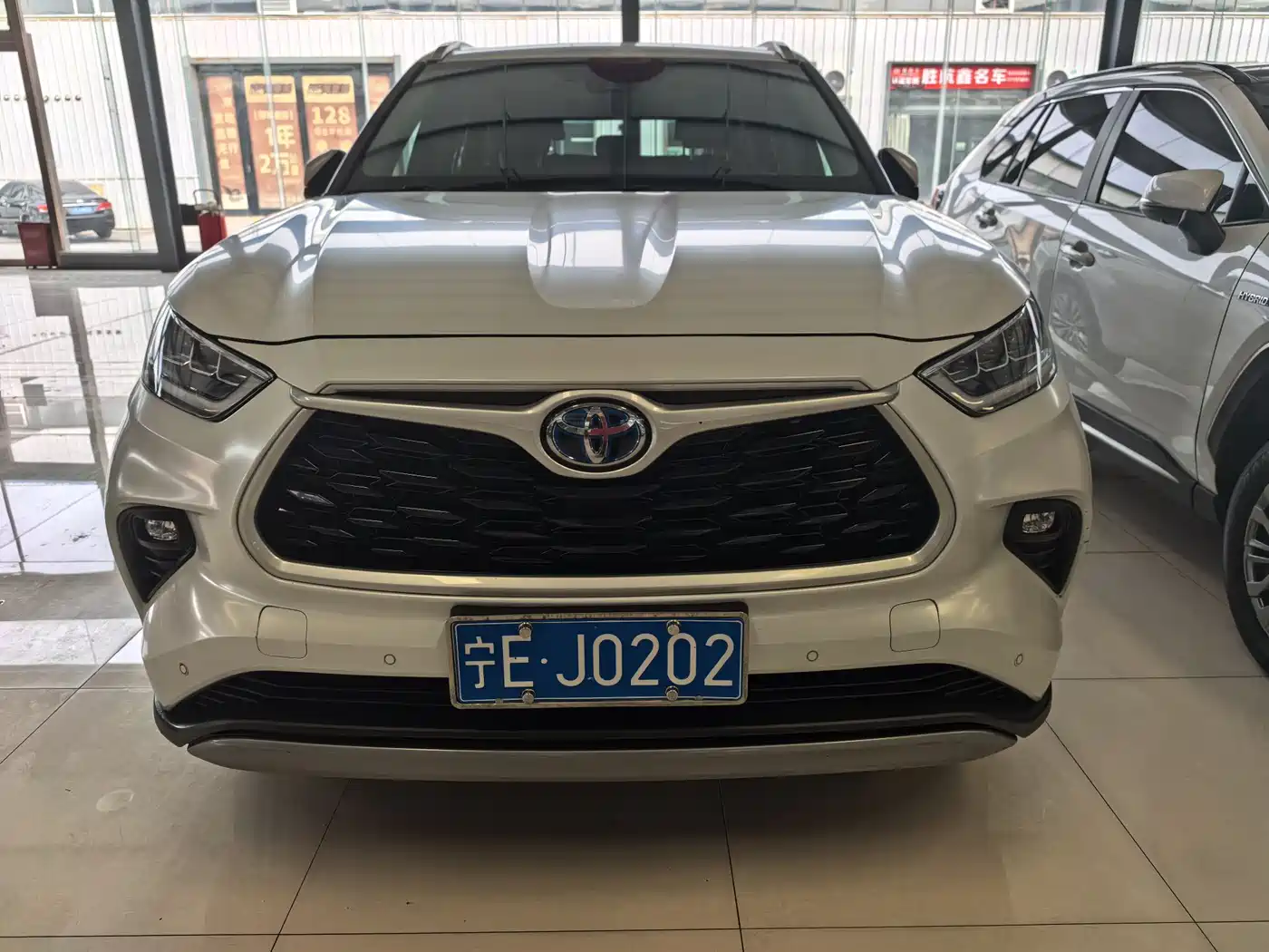 Toyota Highlander 2022 Model Dual Engine 2.5L 4WD Premium Edition 7-Seater фото 2