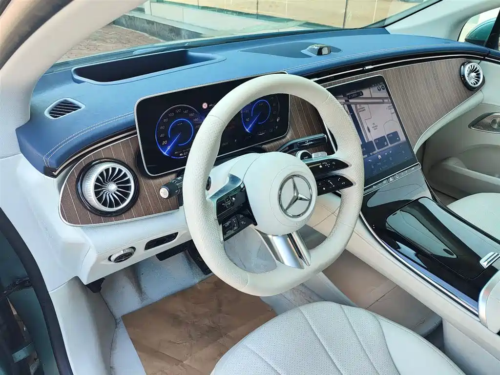 Mercedes-Benz EQE 2025 2025 Model 500 4MATIC Luxury Edition