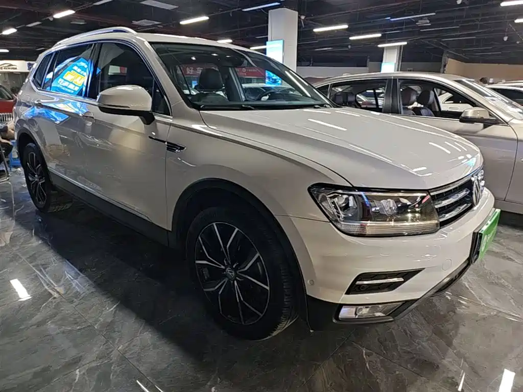 Volkswagen Tiguan L 2019 330TSI Automatic 2WD Smart Luxury Edition China VI фото 4