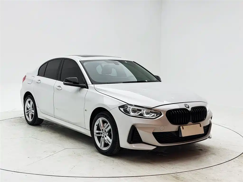 BMW 1 Series 2021 120i M Sport Shadow Edition фото 3