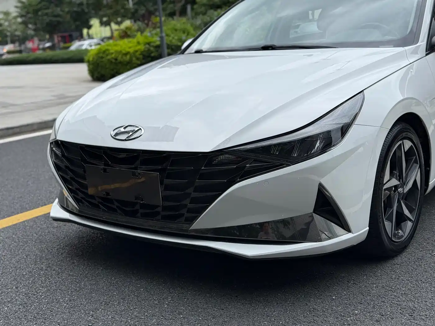 Hyundai Elantra 2021 1.5L CVT LUX Premium Edition фото 7