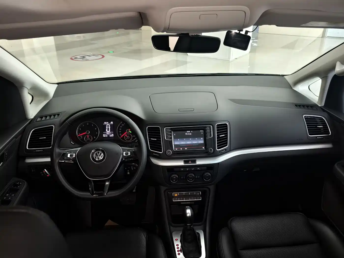 Volkswagen Sharan 2016 380TSI Comfort 7-seater фото 6