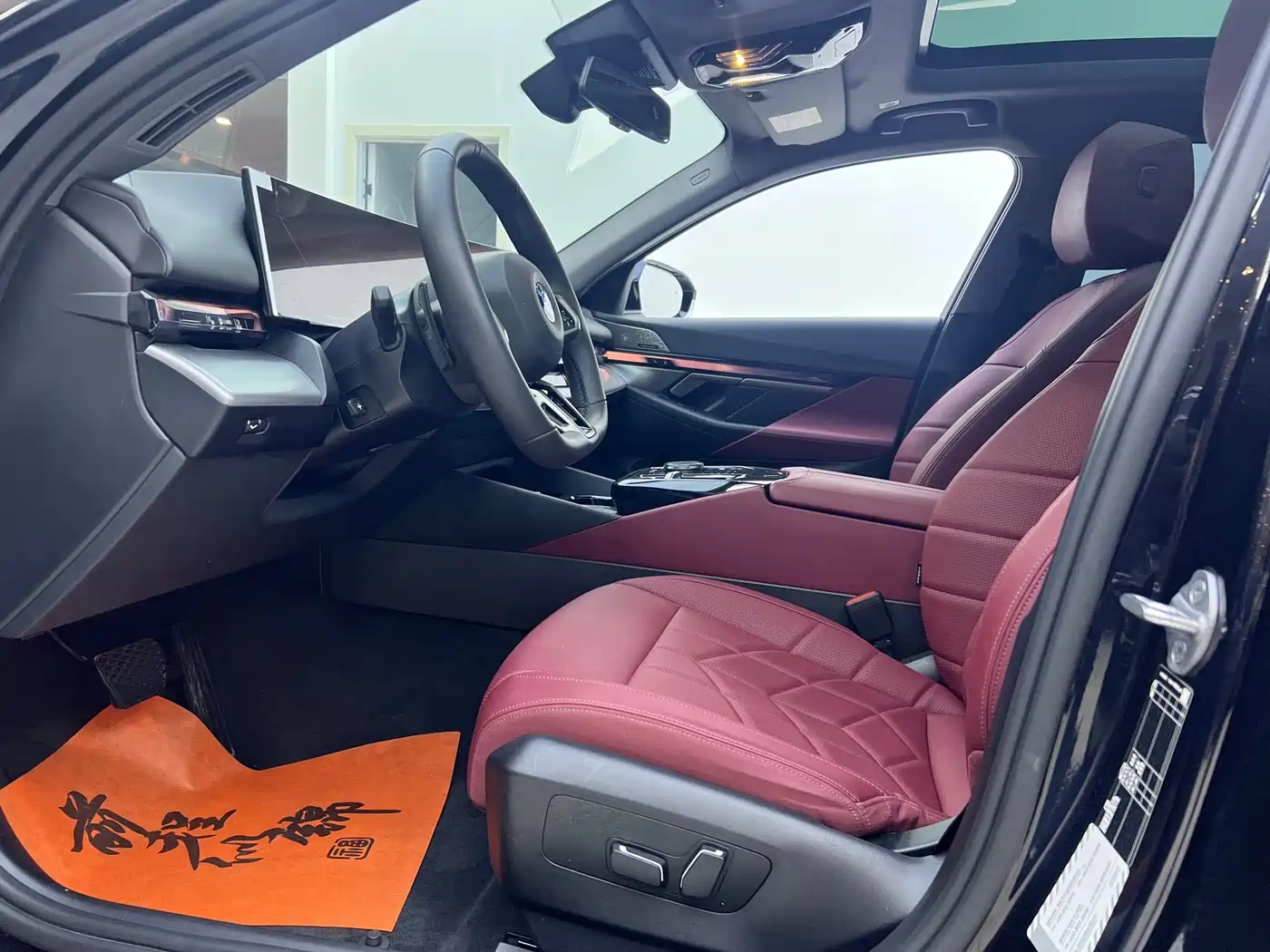 BMW 5 Series 2025 530Li Leading M Sport Package фото 4