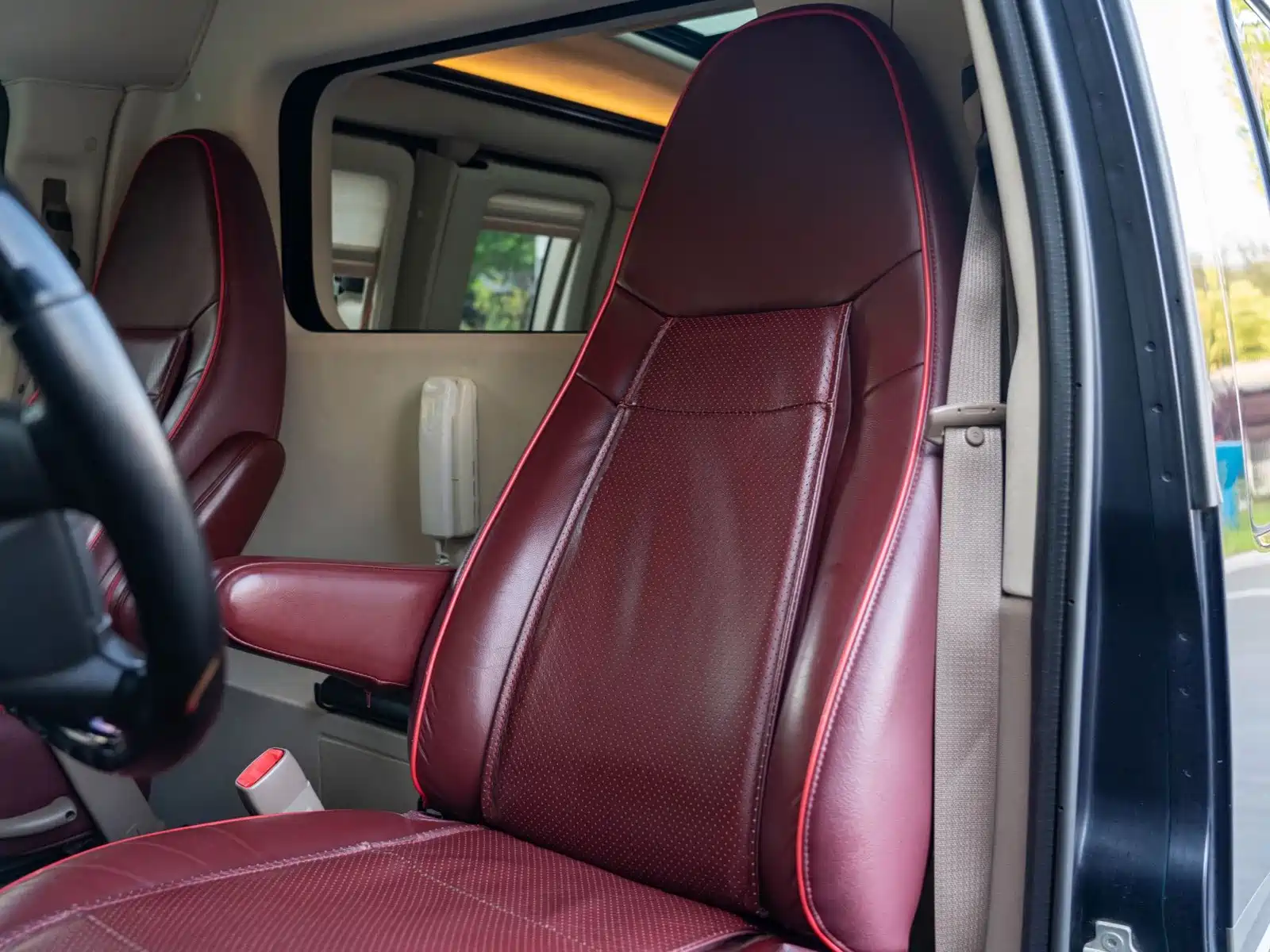 Photo 11 - GMC Savana