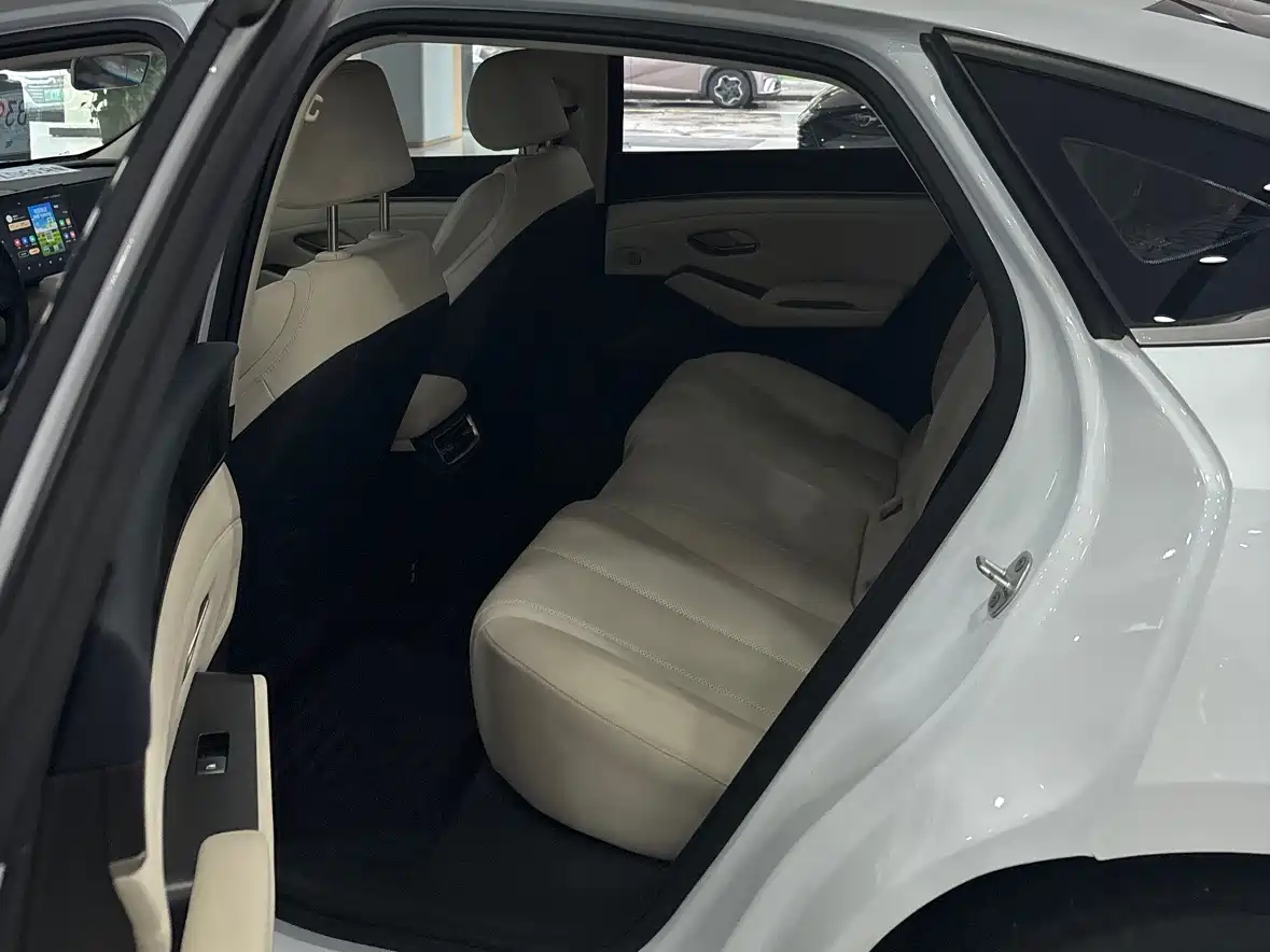 BYD Qin L 2024 DM-i 80KM Leading Edition фото 11