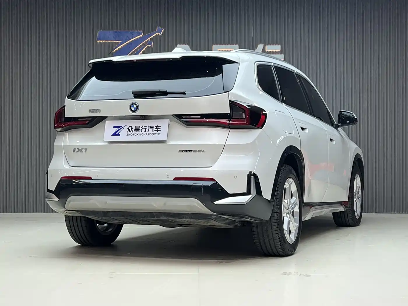 BMW iX1 2023 eDrive25L X Design Package фото 4