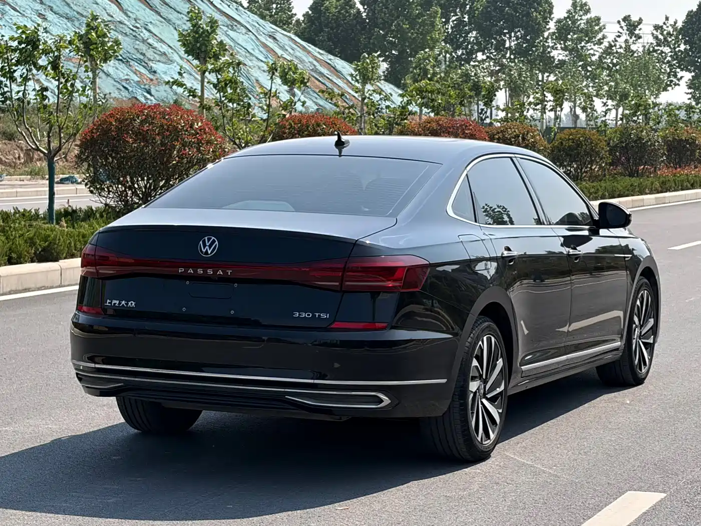 Volkswagen Passat 2022 330TSI Starlight Luxury Edition фото 14