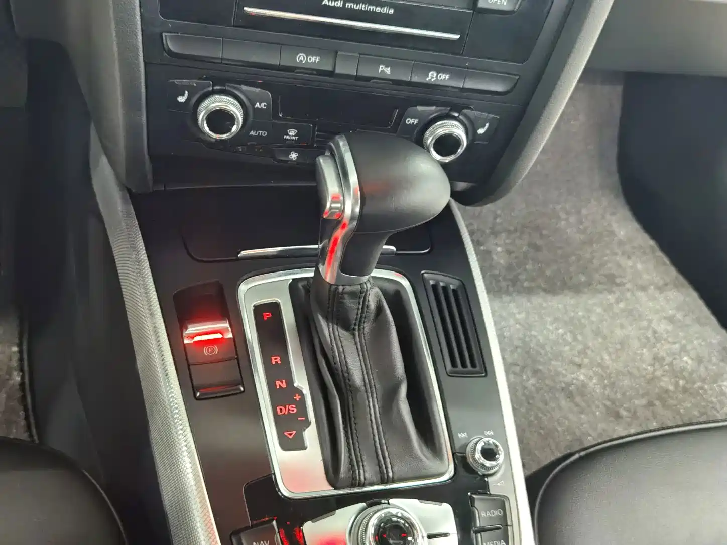 Фото 10 - Audi A4 (Import)