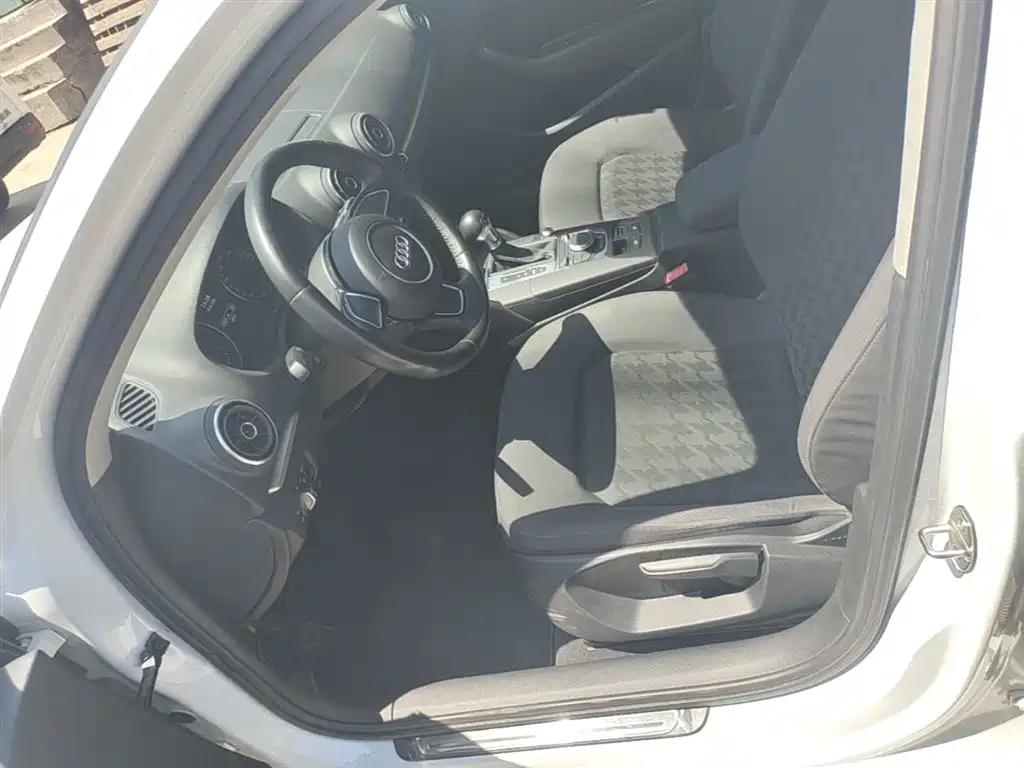 Audi A3 2016 Limousine 35 TFSI Progressive фото 15