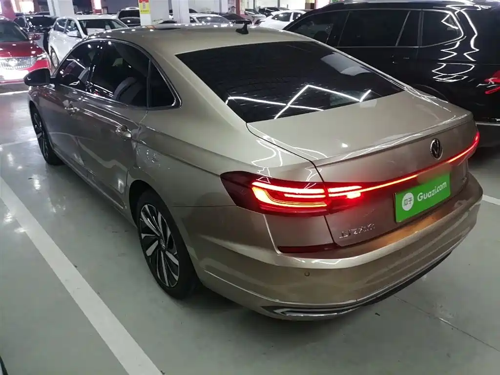 Volkswagen Passat 2022 330TSI Starlight Elite Edition фото 5