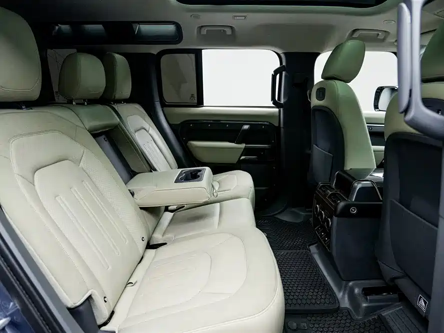 Land Rover Defender 2020 Model 110 P400 SE фото 15