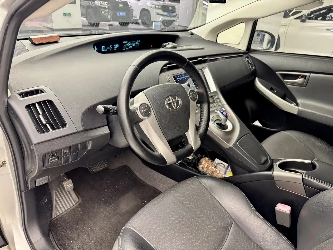 Toyota Prius 2012 1.8L Luxury фото 10