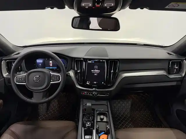 Фото 9 - Volvo XC60